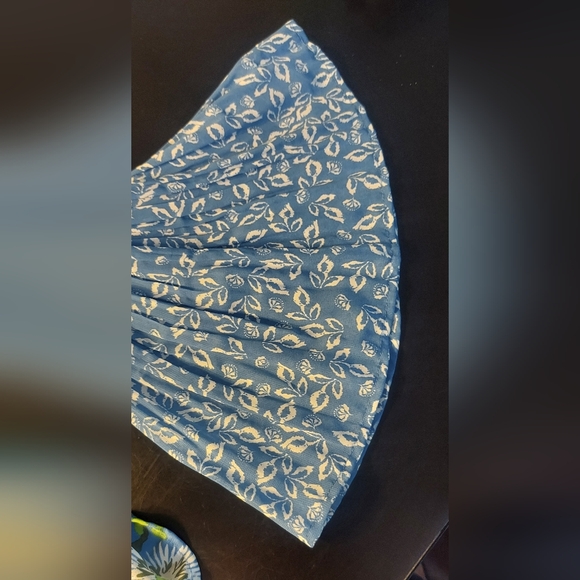 ! Embellished Pleated Bell Sleeve Sheer Flowy Blue Floral Top 3x - Picture 6 of 8